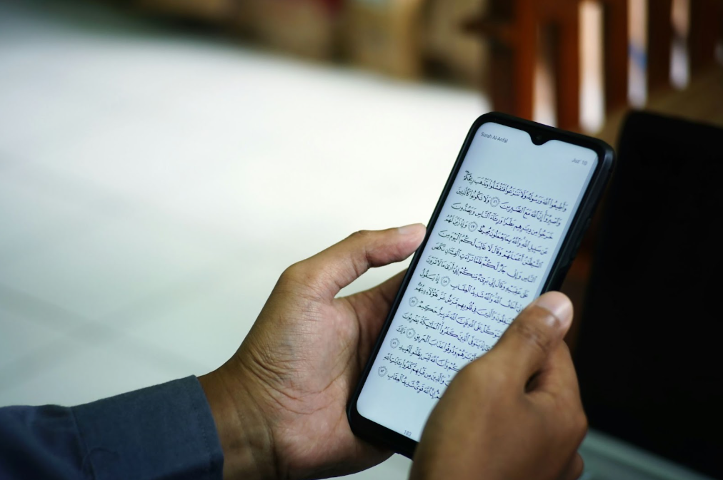 Membaca Al-Qur'an Tanpa Terjemahan di Handphone